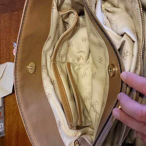Guess Purse - Picture 3 of 7